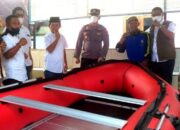 Serahkan Bantuan Perahu Karet, BPBD Sumbar Minta Warga Batu Taba Selalu Siaga