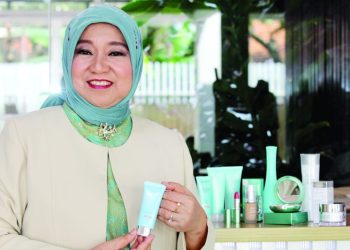 Nurhayati Subakat: Perempuan Minang yang Memadukan Ilmu, Tekad, dan Kepedulian