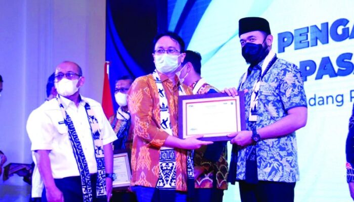 Wako Fadly Amran Terima Anugerah SNI untuk Pasar Padang Panjang