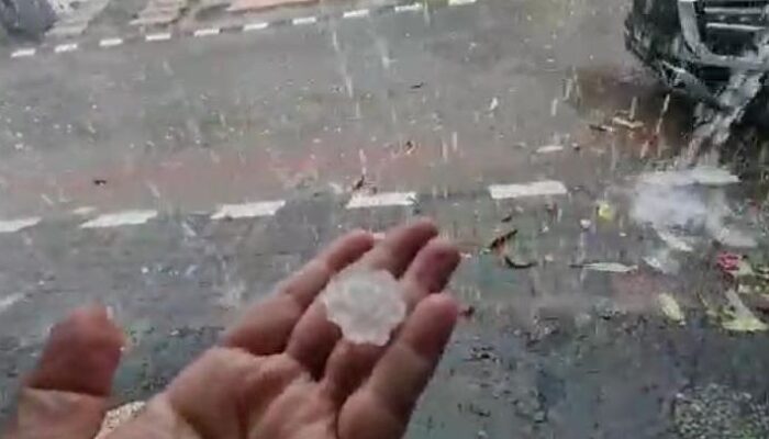 Padang Panjang Diobrak-abrik Hujan Es dan Puting Beliung