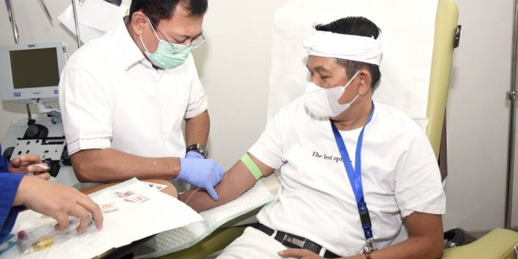 Dedi Mulyadi saat jalani terapi cuci otak dan suntik vaksin Nusantara di RSPAD