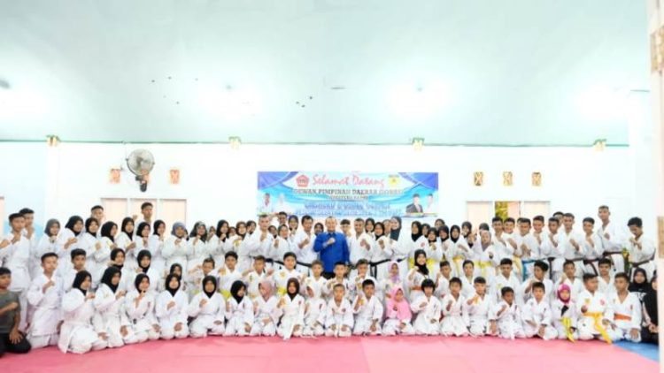 GOJU Ryu Karate-Do Shinbukan Indonesia cabang Kabupaten Pessel mengadakan kegiatan Gashuku dan ujian kenaikan tingkat di Gedung UDKP Kantor Camat Koto XI Tarusan. IST