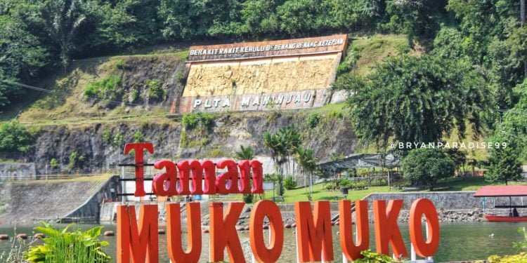 Taman Muko Muko di gerbang PLTA Maninjau, abupaten Agam.