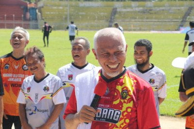 Gubernur Sumbar, Mahyeldi membuka turnamen MOS 20 di Stadion H. Agus Salim PAdang, Sabtu (26/03/22).