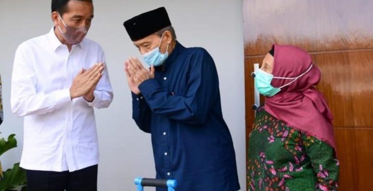 Presiden Jokowi berkunjung le rumah Buya Syafii Maarif yang dikabarkan sakit beberapa waktu lalu.
