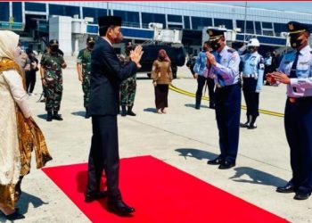 Saksikan MotoGP Mandalika, Presiden Jokowi Juga Naik Podium Serahkan Tropi Pemenang