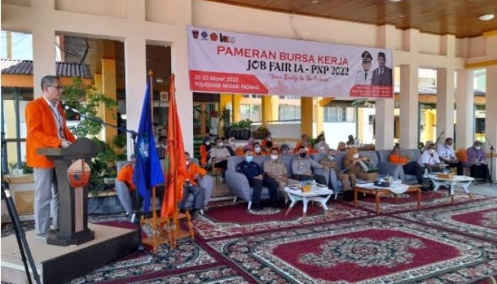 Job Fair Politeknik Negeri Padang Diserbu Pencari Kerja