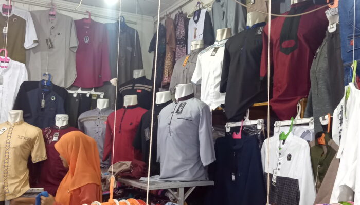 Seminggu Jelang Lebaran, Penjualan Baju Koko di Pasar Raya Meningkat
