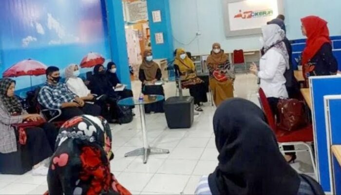 DPMPTSP dan Naker Pariaman Seleksi Pencaker untuk Dikirim ke Semarang