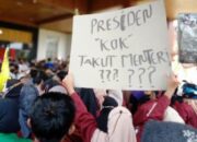 7 Dewan Dharmasraya Hadapi Ratusan Mahasiswa