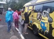 Hebat! Warga Padang Panjang Berbagi Takjil Kepada Musafir