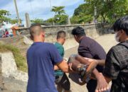 Terkapar di Pantai Padang, Seorang Kakek Paruh Baya Diselamatkan Satpol PP
