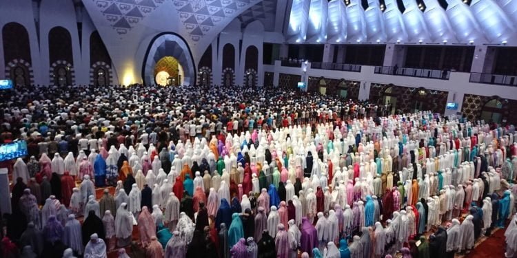 ILUSTRASI, Jemaah Shalat Tarawih di Masjid Raya Sumatera Barat.