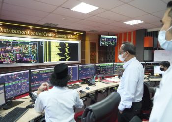 Pastikan Listrik Lebaran, EVP Distribusi PLN Regsumkal Cek Unit Distribusi UP3 Padang