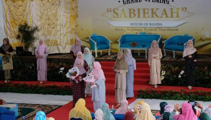 Grand Opening Sabiekah, Diniyyah Puteri Lestarikan Pakaian Identitas Perempuan Minang