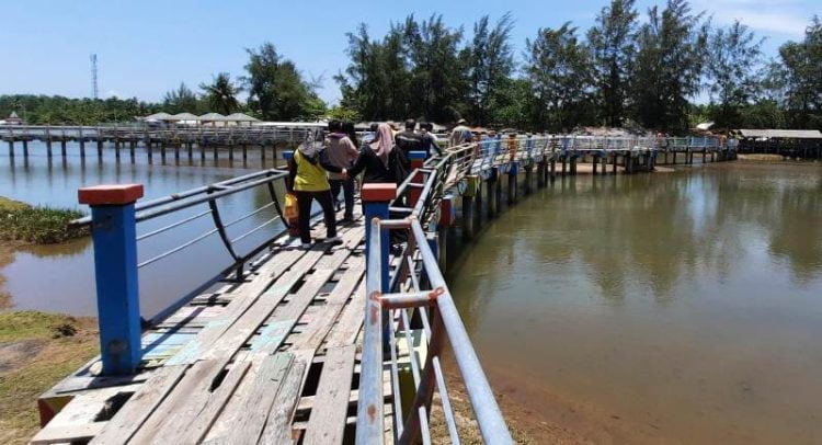 Jembatan Pantai Tiram
