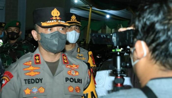 Beredar Bantahan Irjen Pol Teddy Minahasa Putra di Group WA