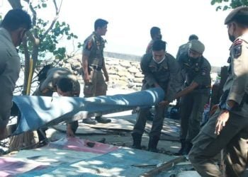 Satpol PP Padang Bongkar Lapak PKL di Jalan Samudera