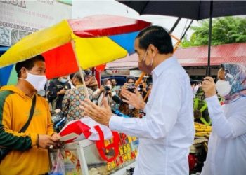 Presiden Jokowi: BLT Minyak Goreng Harus Tersalurkan Semua Seminggu Sebelum Lebaran
