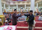 Maigus Nasir Serahkan Dana Hibah Rp50 Juta ke Masjid An Nur Kuranji