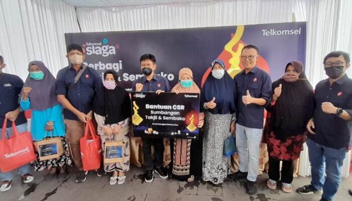 Program Rutin, Telkomsel Bagi-Bagi Sembako dan Takjil Pada Warga Kurang Mampu
