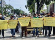 Sidang Dugaan Korupsi Ganti Rugi Lahan Tol Padang-Pekanbaru Diwarnai Demo