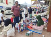 SERBA SERBI: Lebaran di Pasar Padang Panjang, dari Pedagang Mainan Hingga Kulineran