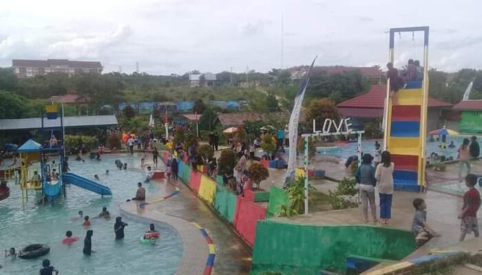 Pasca Lebaran, Masyarakat Masih Ramai Kunjungi Objek Wisata di Dharmasraya