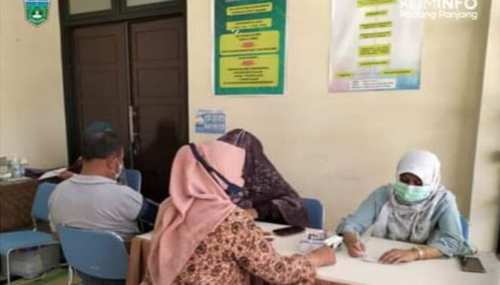 Syarat Keberangkatan Haji, JCH Padang Panjang Lakukan Vaksinasi Booster