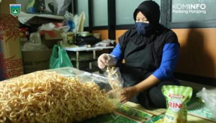 Kerupuk Keju Rini: Bertahan dengan Sabar, Berkembang Berkat Pelayanan dan Kualitas