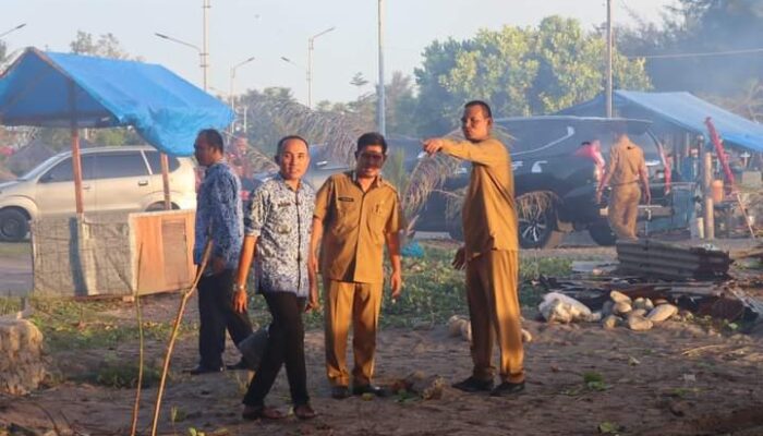 Geram Liat Pantai Talao Pauh Kotor, Wali Kota Pariaman Ajak Pedagang Bersihkan Lokasi Wisata