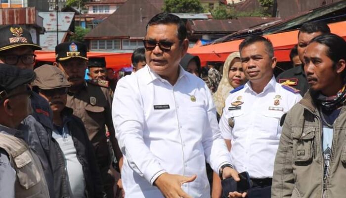 Bupati Epyardi Asda: Pasar Tradisional Alahan Panjang akan Dijadikan Pasar Modern