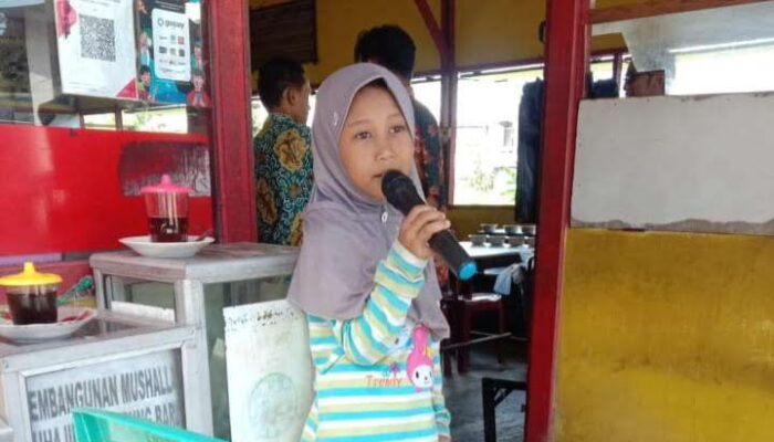 Bocah 8 Tahun di Padang Viral Nyanyikan Lagu Buih Jadi Permadani, Suaranya Bikin Kagum