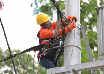 Gerak Cepat Petugas PLN, Suplai Listrik ke 27.458 Pelanggan Terdampak Badai di Pasaman dan Pasaman Barat Kembali Normal