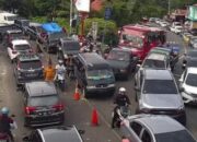 Lebaran ke-4, Arus Kendaraan Meningkat Drastis, Lalin di Padang Panjang Padat Merayap