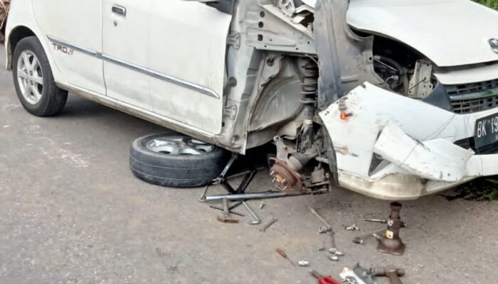 Hati-hati! Batu Besar di Tepi Jalinsum Pulau Punjung Ancam Keselamatan Pemudik