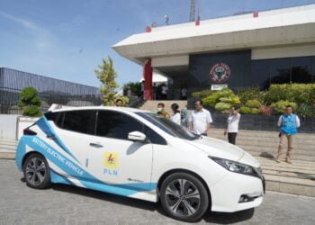 Jajal Mobil Listrik Keliling Pabrik, Direksi PT Semen Padang: Asyik Lebih Nyaman!