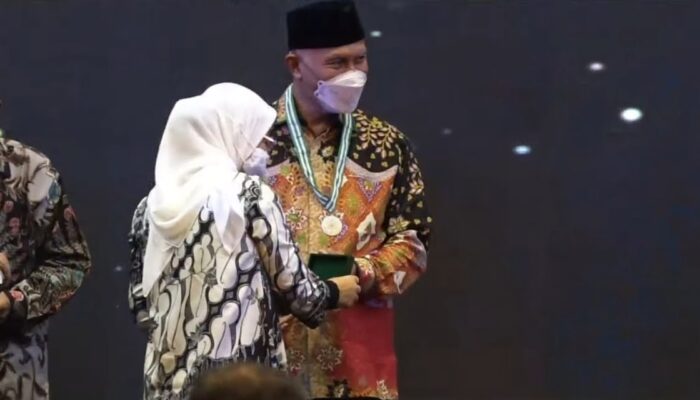 Dinilai Sukses Membina K3, Gubernur Mahyeldi dapat Reward dari Menaker RI