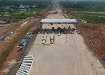 Pemprov Sumba) bersama PT Hutama Karya menggelar apel persiapan uji coba jalan tol Seksi I Padang-Sicincin, Jumat (13/12).