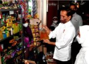 Kunjungi Pasar Muntilan, Presiden Jokowi Cek Langsung Harga Minyak Goreng