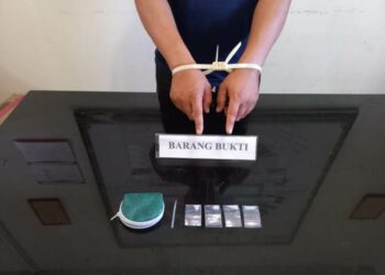 Satuan Reserse Narkoba Polres Sijunjung meringkus seorang pria ASI (38) yang diduga melakukan tindak pidana penyalahgunaan narkotika.