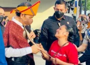 Usai Pimpin Upacara Harlah Pancasila, Presiden Jokowi Serahkan Bansos di NTT