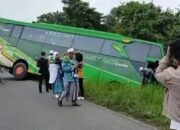 Naas..! Bus Pengangkut Rombongan Jemaah Calon Haji Kecelakaan