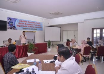 Datangkan Narsum dari Jakarta, Pelaku UMKM Sawahlunto Dilatih Komunikasi Pemasaran Produk