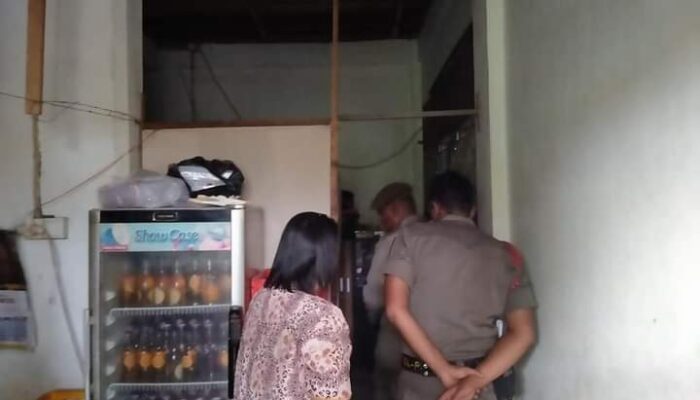 Satpol PP Kembali Grebek Sejumlah Panti Pijat di Padang, 2 Pria dan 5 Perempuan Diamankan