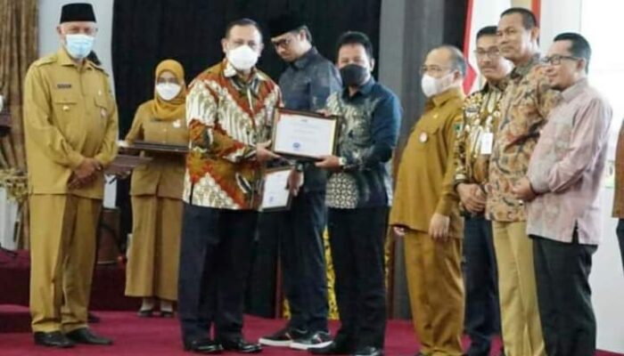 Pemko dan BPN Padang Panjang Raih Tiga Penghargaan dari KPK RI