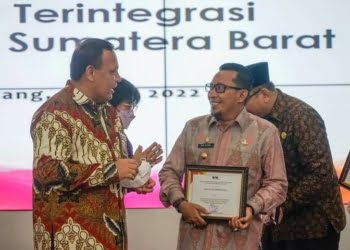Skor MCP Tanah Datar Naik, Bupati Eka Putra Terima Penghargaan Dari KPK RI