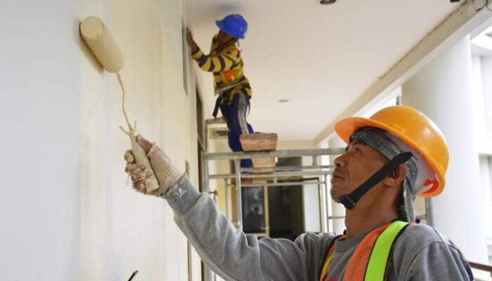 Berganti Warna, Sepuluh Penyandang Disabilitas “Dandani” Gedung Balaikota Padang