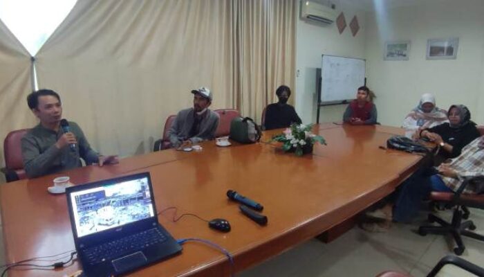 Koran Tanpa Foto Jurnalis, Kering