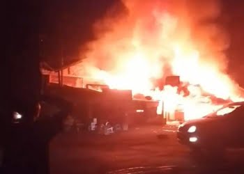 Kebakaran Hebat di Terminal Kiliran Jao Sijunjung Hanguskan 11 Ruko, Api Diduga dari Kompor